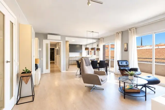 Apartment at Carrer de Violinista Vellsolà, 23