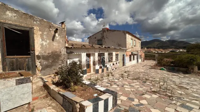 Chalet in Algueña