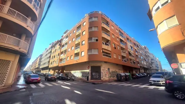 Top floor flat on Calle San Pascual