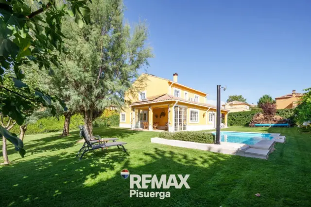 Chalet on Calle Duero, No. 22