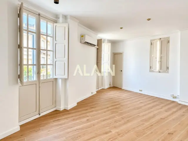 Apartment in Corts