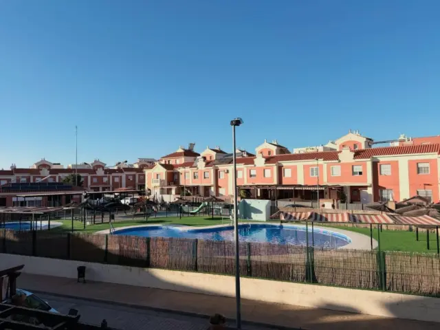 Terraced house on Calle de Miguel Hernández