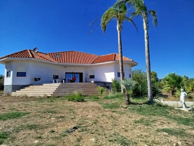 Chalet on Calle Bassetes, No. 152B