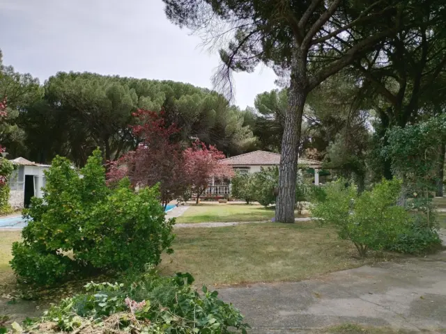 Chalet on Jacinto Benavente Street