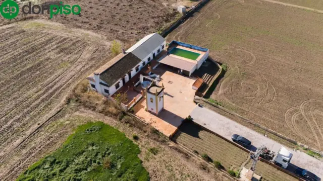 Rustic finca on Calle 18320
