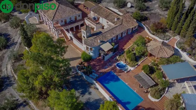 Chalet on Cortijo Salinas Street