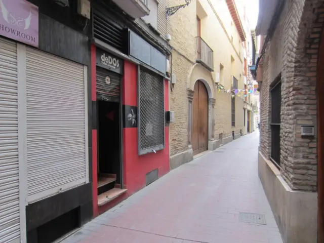 Local comercial en alquiler en Casco Histórico, Casco Antiguo (Zaragoza Capital) de 300 €<span>/mes</span>