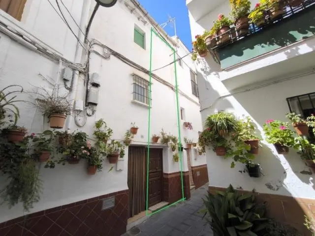 House in the Centre