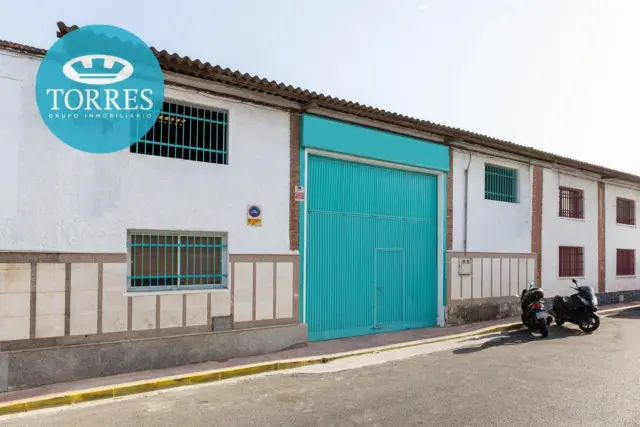 Nave industrial en venta en Polígonos-Recinto Ferial, Los Prados (Distrito Cruz de Humilladero. Málaga Capital) de 329.000 €
