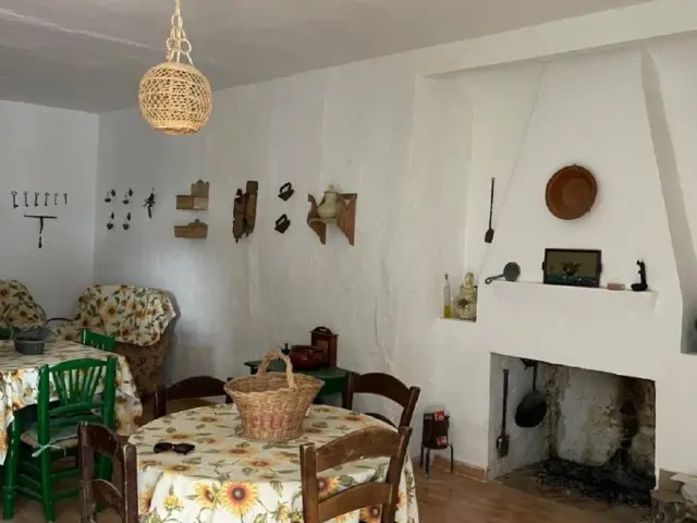 Rustic farm on Carretera de los Llanos de Don Juan