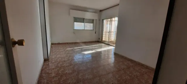 Flat for sale on Calle Campotejar photo 2