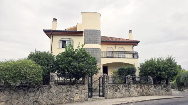 Semi-detached house in Los Pinos-El Pilar photo 2