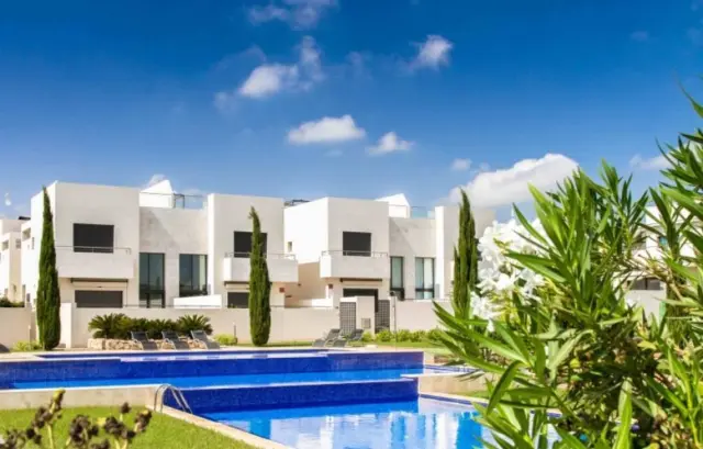 Apartamento en venta en Villamartin, Los Dolses-Montezenia-Lomas de Cabo (Distrito Orihuela Costa. Orihuela) de 340.000 €