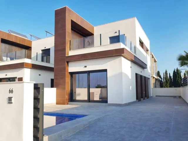 Casa aparellada en venda a Daya Nueva, Daya Nueva de 276.000 €