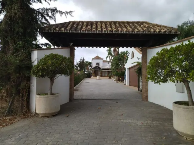 Chalet on Avenida de San Eusebio