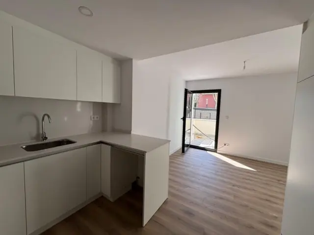 Apartment on Carrer de Lepant photo 4