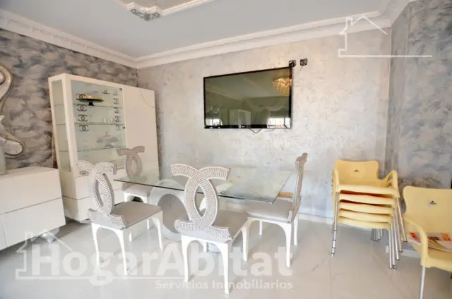 Terraced house on Calle de Amadeo Valls photo 3