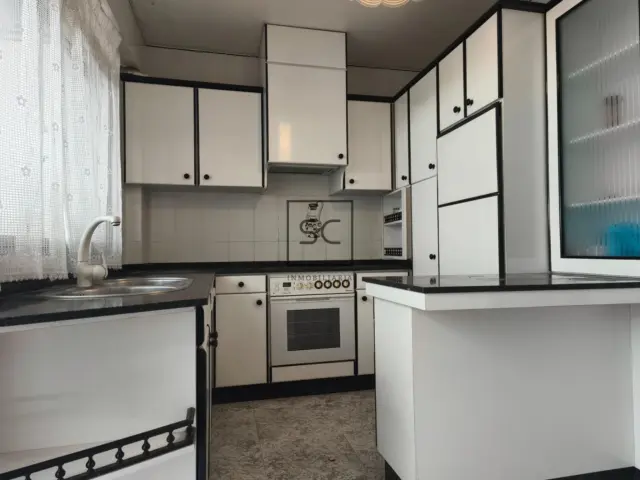 Apartment on Reis Catolicos Street