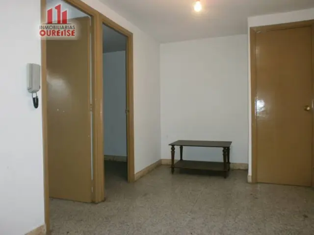 Flat for sale in Centro, A Carballeira (Ourense Capital) of 38.000 €