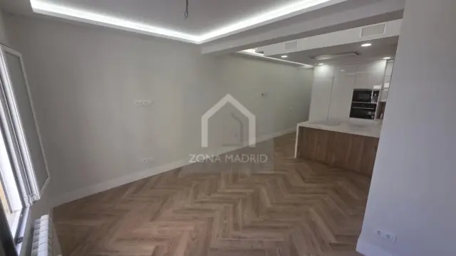 Apartment on Calle de Fernán González photo 3