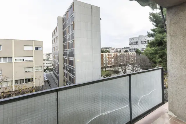 Apartment on Carrer de Puig i Cadafalch photo 3
