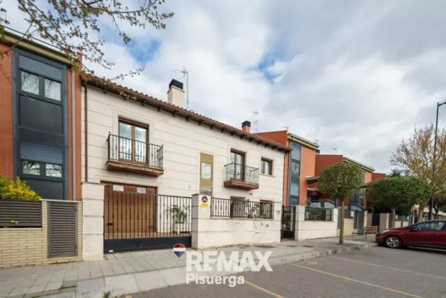 Chalet on Calle Comunidad de Cantabria photo 2