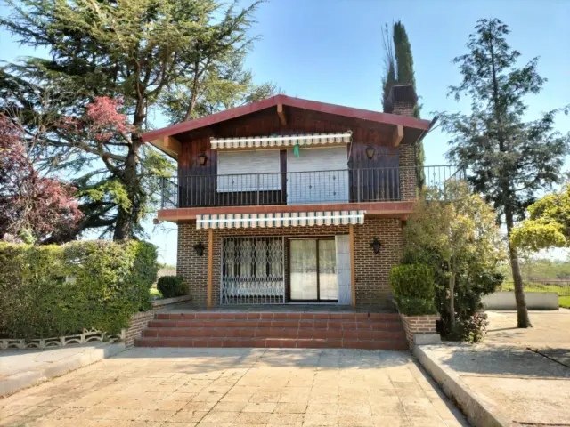 Rustic Finca on Carretera de Leon