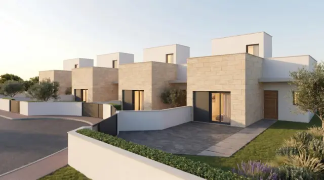 Semi-detached House in Country Club photo 2