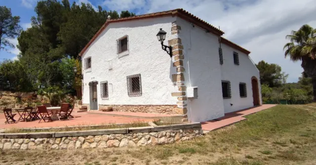 Rustic finca on Disseminat Street