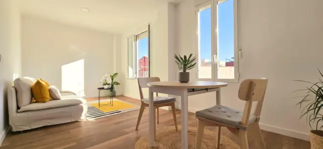 Apartment on Calle del Gramático Carlos Ros, 21 photo 4