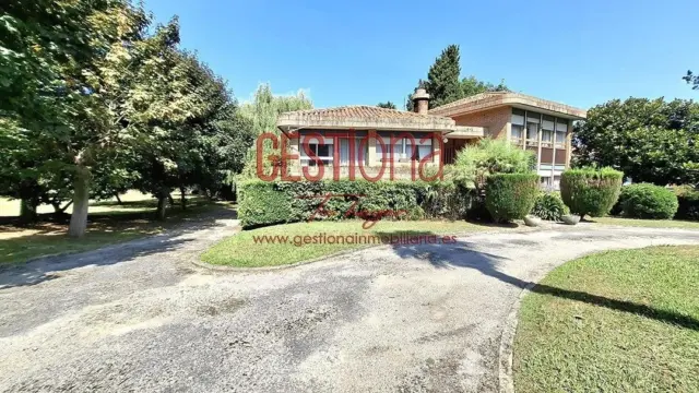 Chalet in Solares