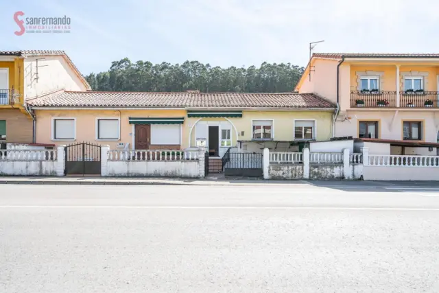 Casa en venta en Grupo de El Salvador, cerca de Avenida de Solvay en La