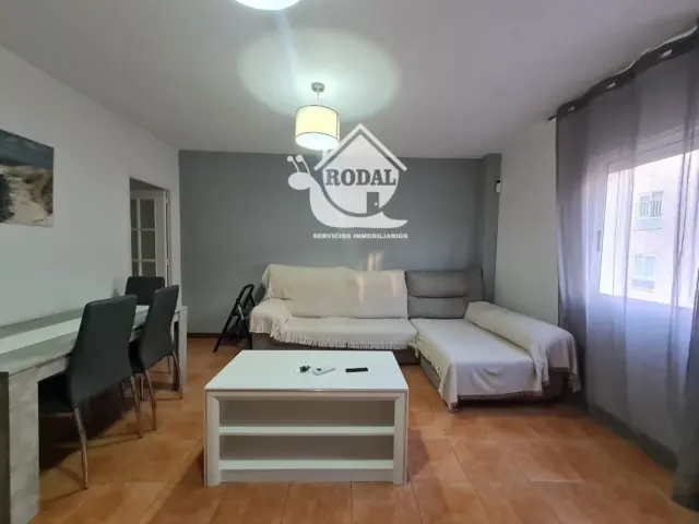 Piso en calle de Jacinto Benavente, 16