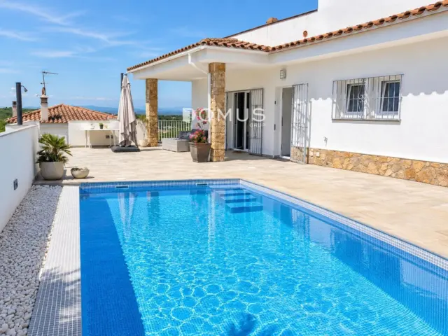 Chalet on Vall Daran Street