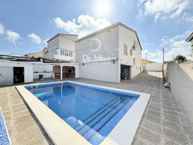 Chalet on Apel.Les Mestres Street photo 3