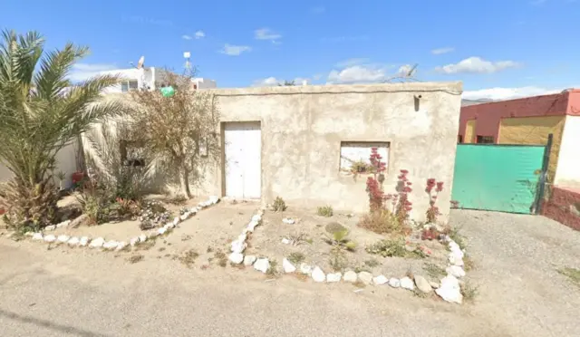 House on San Isidro Street (Si)