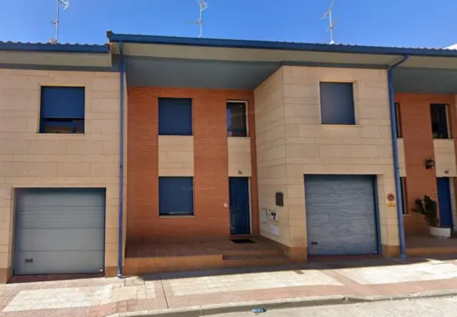 Casa adosada en calle de Jaén