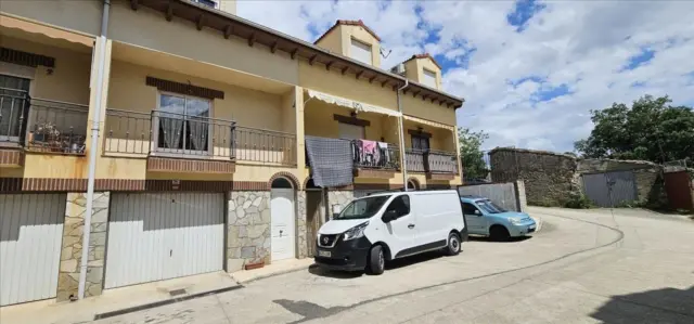 Casa adosada en Plaza Lanchares
