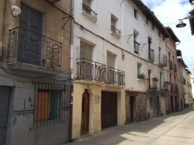 Casa adosada en calle Mayor