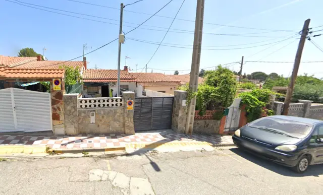 Casa en venta en Carrer de la Petúnia, cerca de Carrer de Pau Duran - Vista 2