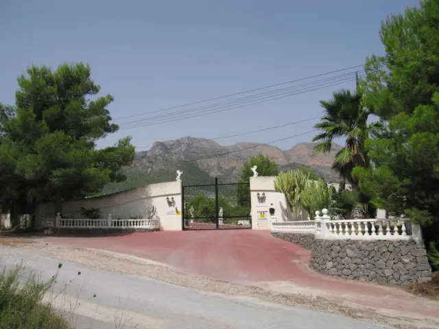 Single-family home in La Nucia photo 2