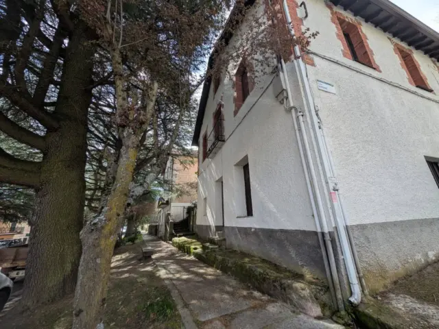 Terraced house on Paseo de la Rivera