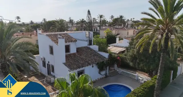 Chalet en Cabo Roig-La Zenia-La Regia