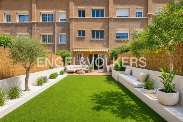 Terraced house in Carrer de Lola Anglada photo 46