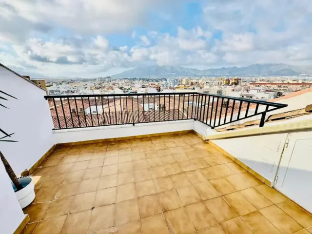 Top-floor apartment on Calle Rioja, 6