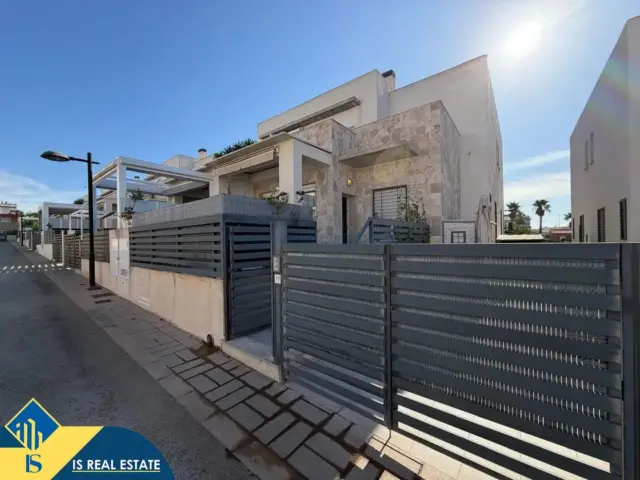 Casa adosada en Aguas Nuevas-Torreblanca-Sector 25