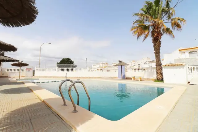 Semi-detached house in Carrer Berenguer de Massanet, 30