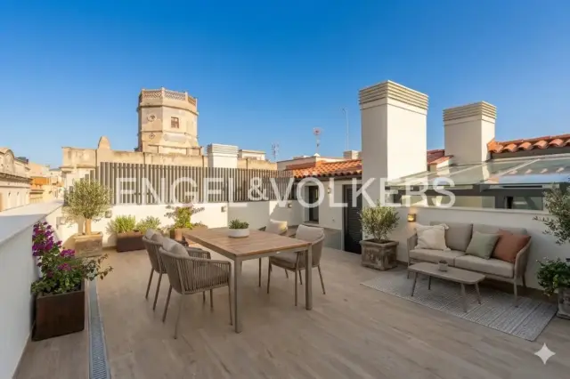 Top Floor Apartment in Centre photo 8