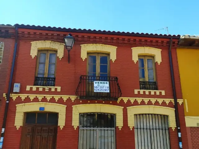 Casa en venta en Calle de los Mesones, Mansilla de Las Mulas (Mansilla de las Mulas) de 70.000 €