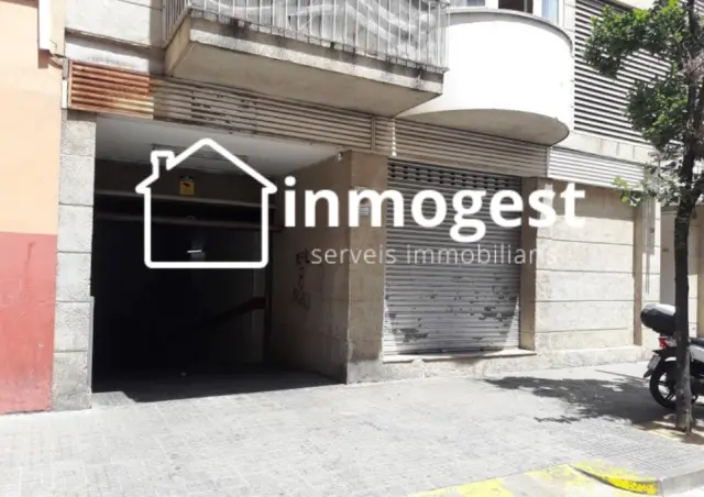 Garage for rent in Carrer de Torres i Bages, 14, Centre (Salt) of 60 €<span>/month</span>
